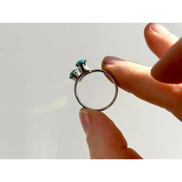 Vintage Southwest Style Silver Tone Faux Turquoise Crossover Ring - sz 8 - Picture 7 of 9